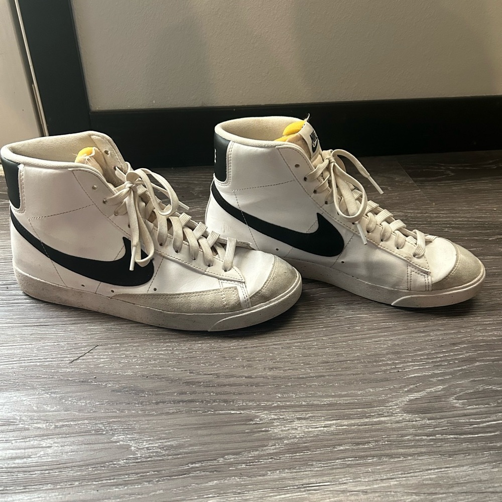 Women’s size 10 Nike blazers
Men’s size 7.5